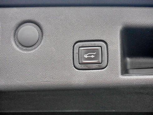 Used 2021 Chevrolet Equinox LT image 17