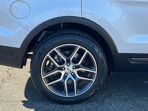 Certified 2018 Ford Explorer Sport image 5