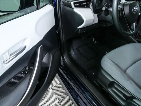 Used 2025 Toyota Corolla SE FWD image 8