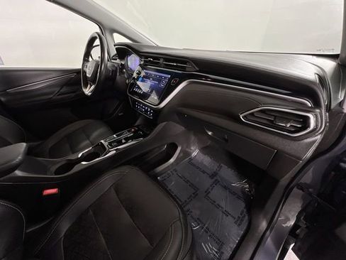 Used 2022 Chevrolet Bolt LT w/ Infotainment Package FWD image 28