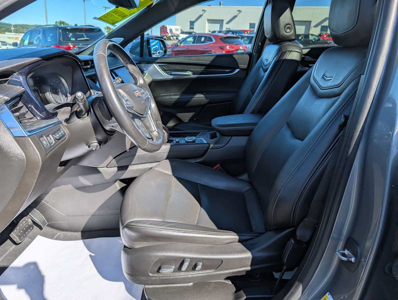 Certified 2021 Cadillac XT5 Premium Luxury AWD/4WD image 4