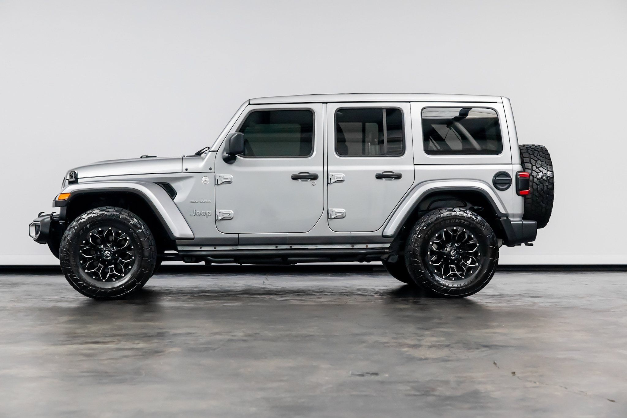 Used 2021 Jeep Wrangler Unlimited Sahara AWD/4WD image 9