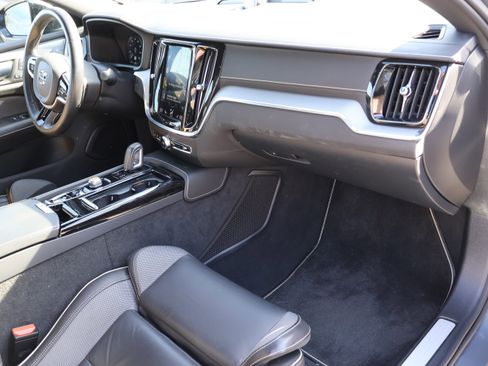 Used 2020 Volvo S60 T8 Polestar image 10