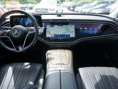 Used 2024 Mercedes-Benz E 350 4MATIC Sedan image 17
