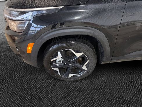 Certified 2025 Kia Seltos S image 11