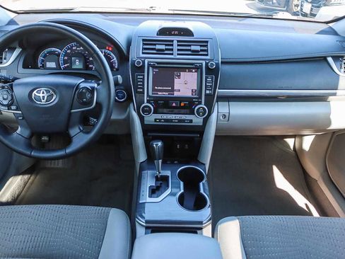 Used 2014 Toyota Camry XLE image 11
