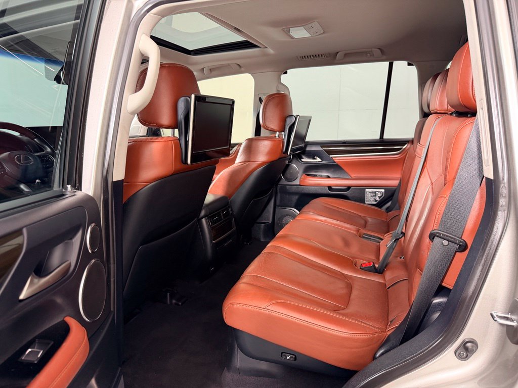 Used 2019 Lexus LX 570 4WD w/ Luxury Package image 23