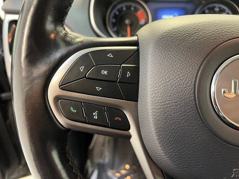 Used 2020 Jeep Cherokee Limited w/ Technology Group AWD/4WD image 19