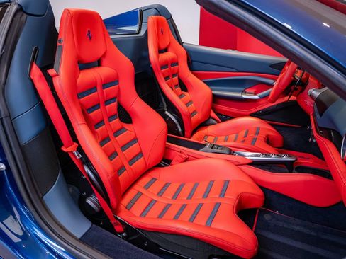 Used 2022 Ferrari F8 Tributo RWD image 19