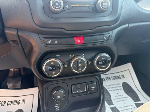 Used 2017 Jeep Renegade Latitude w/ Popular Equipment Group AWD/4WD image 30
