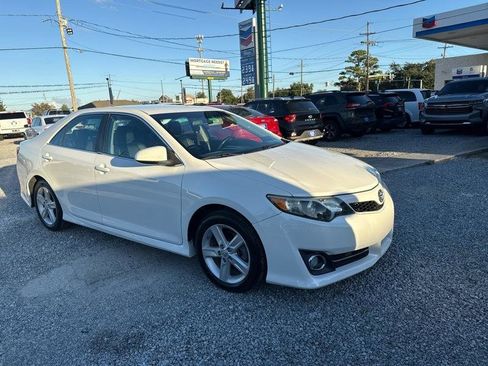 Used 2014 Toyota Camry SE image 5