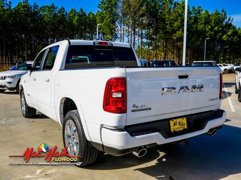 New 2026 RAM 1500 4x4 Crew Cab image 9