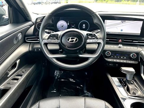 Used 2025 Hyundai Elantra Limited FWD image 21