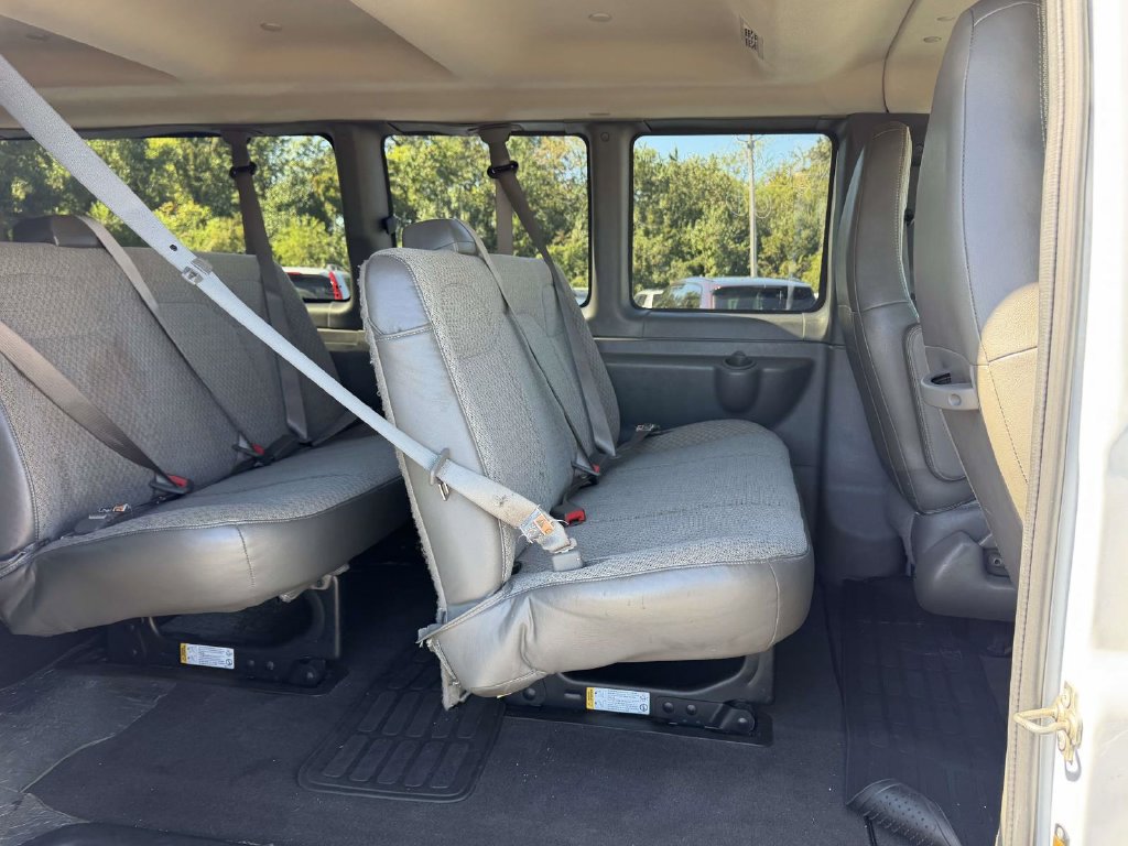 Used 2025 Chevrolet Express 3500 LT w/ LT Preferred Equipment Group RWD image 6