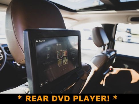 Used 2018 Chrysler Pacifica Limited w/ Tire & Wheel Group image 10