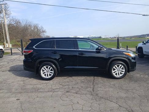 Used 2016 Toyota Highlander LE image 1