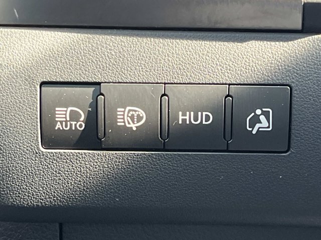 Used 2020 Lexus LX 570 4WD w/ Luxury Package image 39