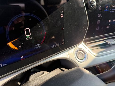 Used 2025 Chevrolet Trax LT image 38