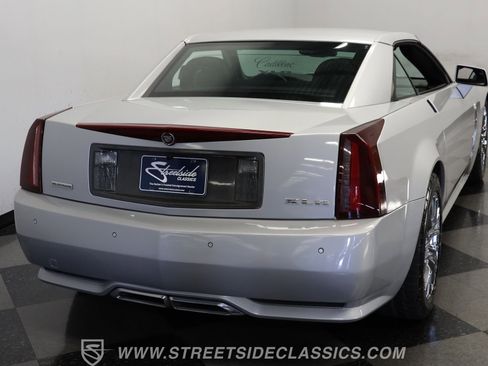Used 2009 Cadillac XLR image 9