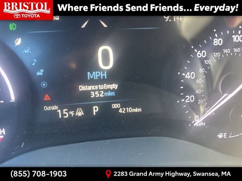 Used 2025 Toyota Sienna XLE image 1