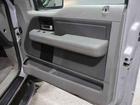 Used 2005 Ford F150 XLT AWD/4WD image 23