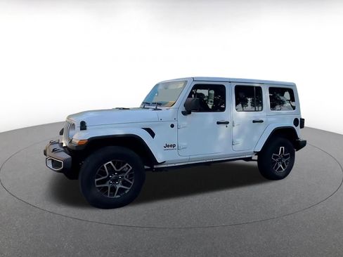 Used 2025 Jeep Wrangler Unlimited Sahara AWD/4WD image 7