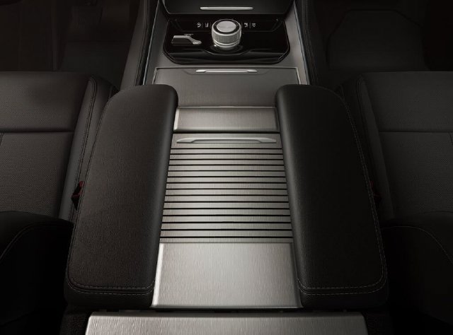New 2026 Jeep Grand Wagoneer L 4WD w/ Premium Group I image 4