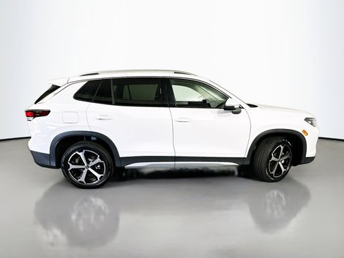 New 2025 Volkswagen Tiguan SE image 8