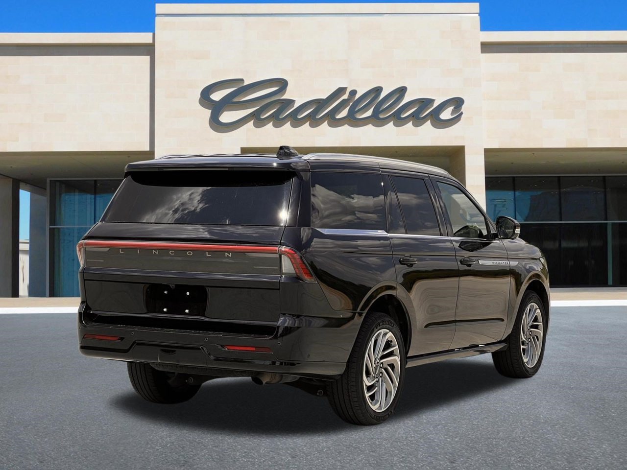 Used 2025 Lincoln Navigator Reserve AWD/4WD image 3