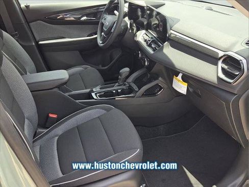 New 2026 Chevrolet TrailBlazer LT w/ Midnight Edition FWD image 17
