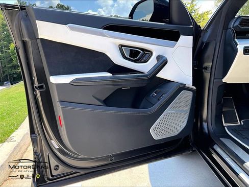 Used 2019 Lamborghini Urus AWD/4WD image 20