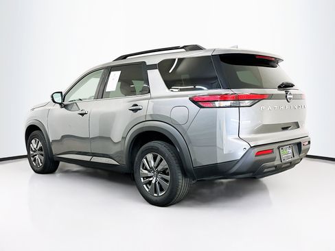 Used 2025 Nissan Pathfinder SV image 5