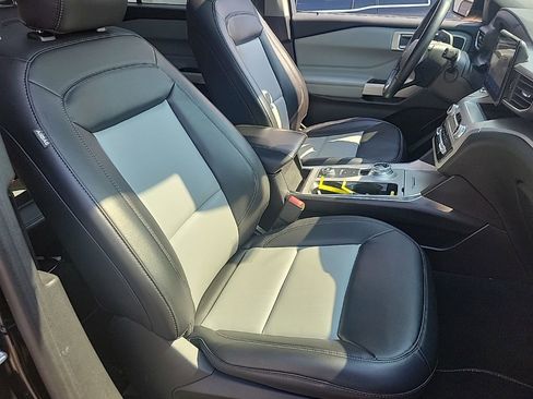 Used 2023 Ford Explorer XLT w/ Equipment Group 202A image 13