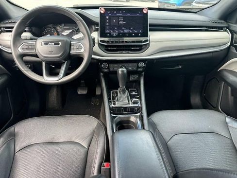 Used 2023 Jeep Compass Limited image 11