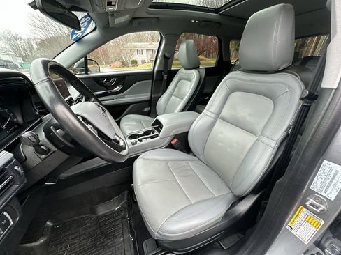 Used 2022 Lincoln Corsair AWD w/ Premium Package image 11