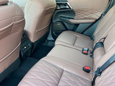 New 2026 Mitsubishi Outlander SEL image 13