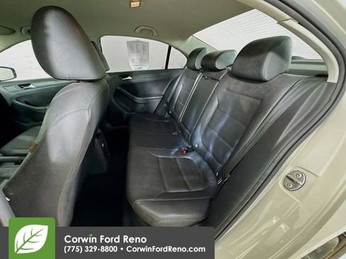 Used 2011 Volkswagen Jetta SE image 21
