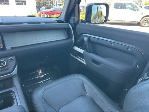 Used 2023 Land Rover Defender 110 SE AWD/4WD image 18