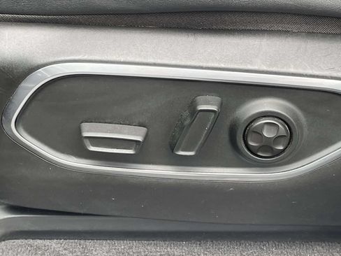Used 2024 Jeep Wagoneer Series II w/ Flexible Seating Group AWD/4WD image 29