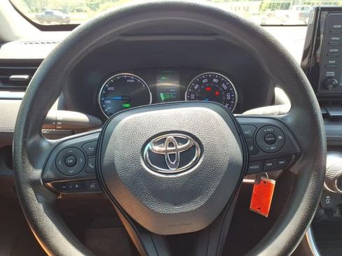Used 2019 Toyota RAV4 LE w/ Carpet Mat Package AWD/4WD image 21