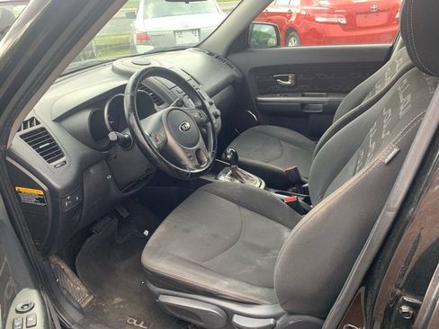 Used 2013 Kia Soul + FWD image 12