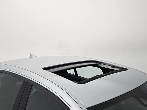 Used 2014 Mercedes-Benz E 250 BlueTEC 4MATIC Sedan image 24