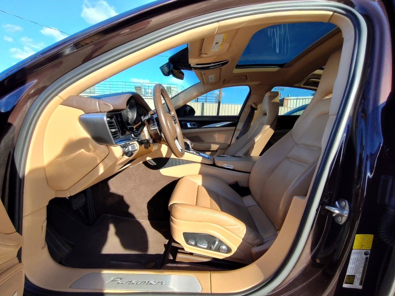 Used 2018 Porsche Panamera RWD image 16