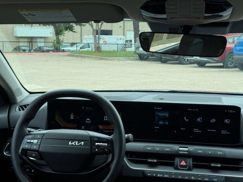 Used 2025 Kia K4 FWD image 36
