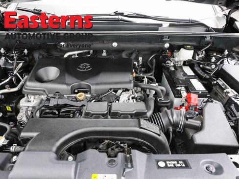 Used 2021 Toyota RAV4 XLE w/ Convenience Package image 7