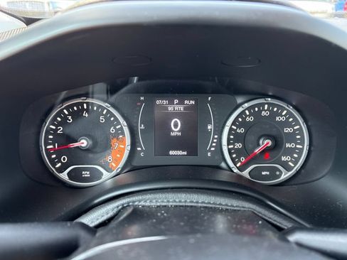 Used 2017 Jeep Renegade Latitude FWD image 13