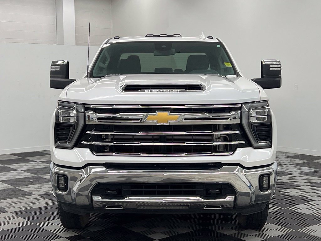 Used 2024 Chevrolet Silverado 3500 LTZ w/ LTZ Convenience Package AWD/4WD image 2