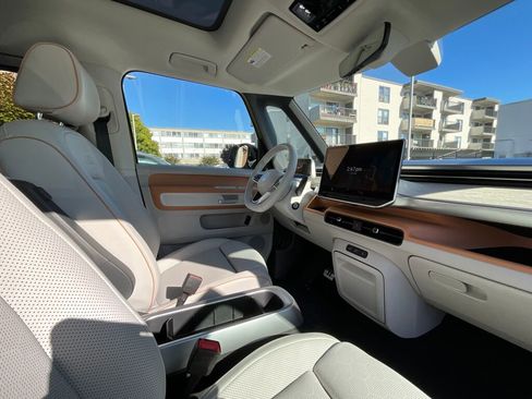 New 2025 Volkswagen ID. Buzz 1st Edition image 19