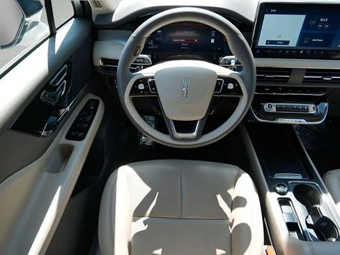 Certified 2023 Lincoln Corsair AWD w/ Equipment Group 101A image 12