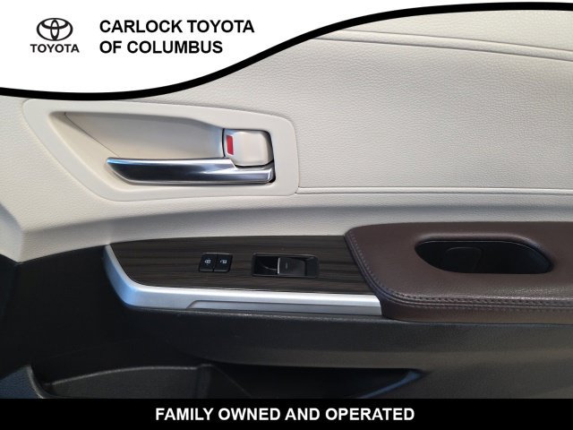 Used 2022 Toyota Sienna Platinum AWD/4WD image 23